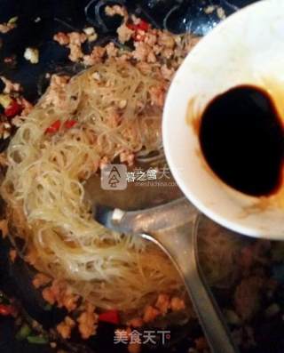 香菇肉末炒粉丝的做法步骤：6
