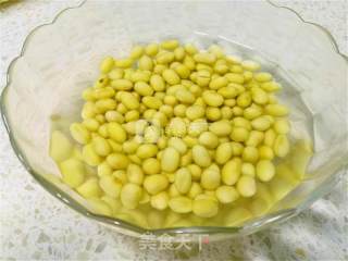 冬季白菜这样吃—黄豆白菜帮的做法步骤：2