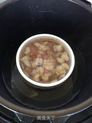 药材瘦肉汤的做法步骤：3