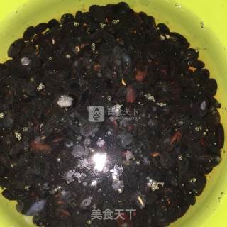 黑豆红枣养生饮的做法步骤：1