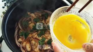日式亲子盖饭一厨作铸铁锅版的做法步骤：4