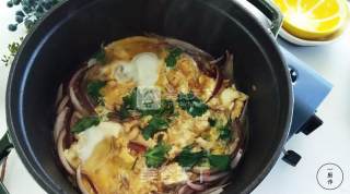 日式亲子盖饭一厨作铸铁锅版的做法步骤：5