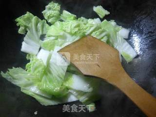 白菜煮虾潺的做法步骤：2