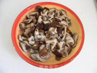猪肉香菇蒸饺的做法步骤：3