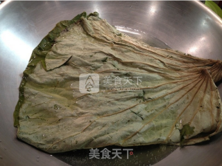 荷叶蒸子鸡的做法步骤：1