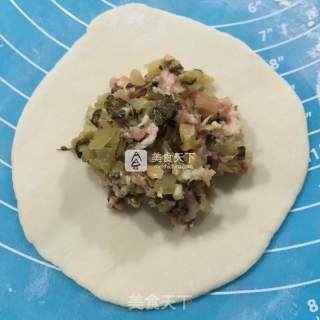 酸菜猪肉馅饼的做法步骤：6