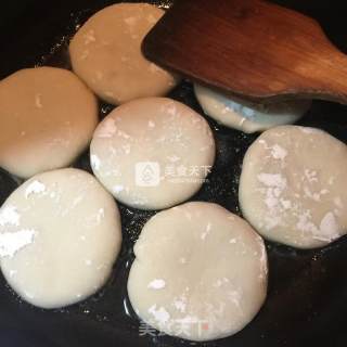 酸菜猪肉馅饼的做法步骤：9