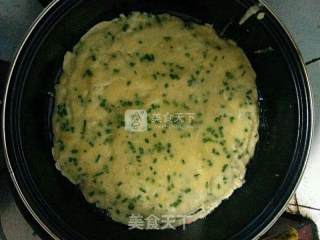 葱香鸡蛋饼的做法步骤：2