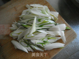 大葱炒羊肉的做法步骤：1