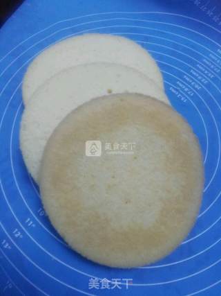 草莓奶油蛋糕的做法步骤：1