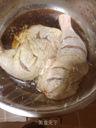 蜜汁烤鸡腿的做法步骤：1