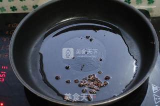 家常耳菜炒肉的做法步骤：3