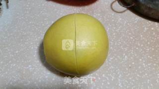 巧剥柚子的做法步骤：2
