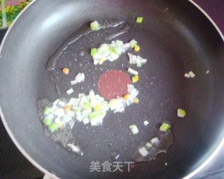五彩炒米饭的做法步骤：3