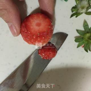 草莓圣诞老人的做法步骤：3