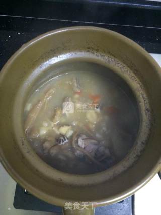 骨头药膳汤的做法步骤：4