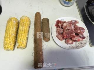 山药玉米排骨汤的做法步骤：1