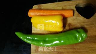五彩茭白丝的做法步骤：2