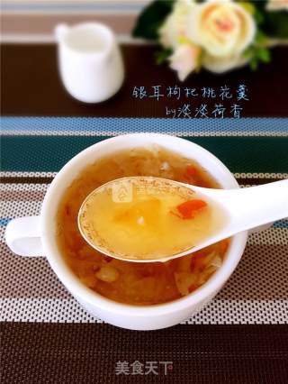 银耳枸杞桃花羹的做法步骤：4