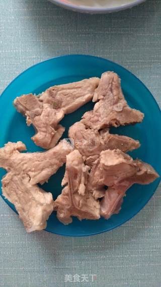 萝卜排骨面的做法步骤：1