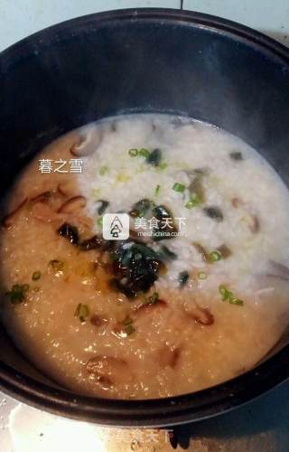 香菇皮蛋瘦肉粥的做法步骤：5