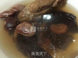 鸡骨草灵芝煲荷包豆的做法步骤：4