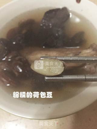 鸡骨草灵芝煲荷包豆的做法步骤：5