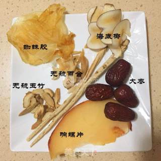清肺镇咳海底椰响螺片花胶汤的做法步骤：1