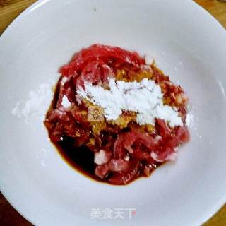 酸菜肉丝面的做法步骤：1