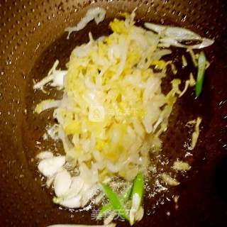 酸菜肉丝面的做法步骤：5