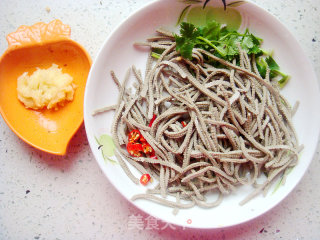 凉拌黑豆丝的做法步骤：1