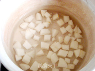 红梨桂圆养颜水的做法步骤：3