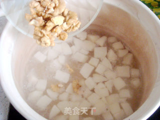 红梨桂圆养颜水的做法步骤：4