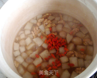 红梨桂圆养颜水的做法步骤：7