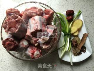 山药牛尾汤的做法步骤：1