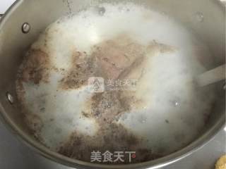 山药牛尾汤的做法步骤：3