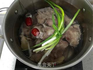 山药牛尾汤的做法步骤：6