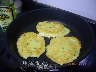 土豆鸡蛋饼的做法步骤：5