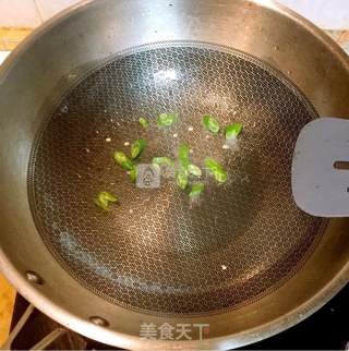 爆炒鱿鱼圈的做法步骤：7