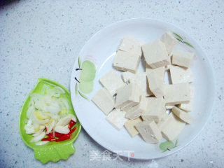 白菜炖豆腐的做法步骤：1
