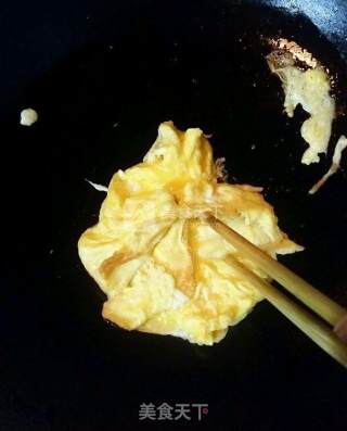 香菇鸡蛋炒韭菜的做法步骤：3