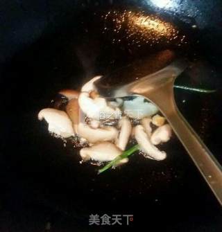 香菇鸡蛋炒韭菜的做法步骤：4