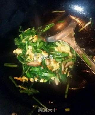 香菇鸡蛋炒韭菜的做法步骤：5
