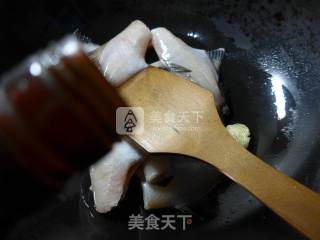 沙茶酱烧小橡皮鱼的做法步骤：4
