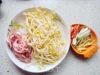黄豆芽炒肉丝的做法步骤：1