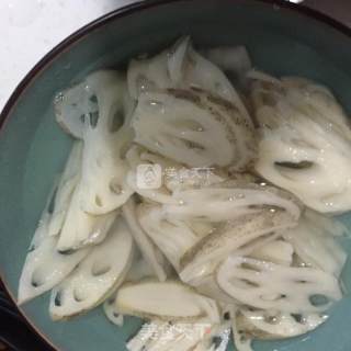 五花肉炒藕片的做法步骤：3