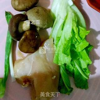 香菇鸡肉粥的做法步骤：1