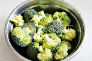 西兰花圣诞树：情怀那点事儿的做法步骤：1