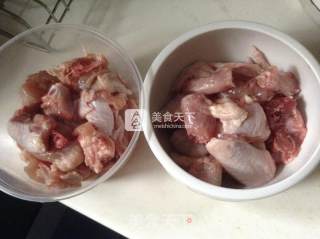 山药胡萝卜烧仔鸡的做法步骤：2