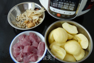 苹果川贝瘦肉汤的做法步骤：1